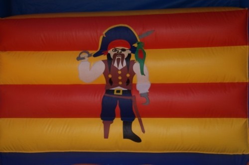 Springkussen Zeerover met glijbaan